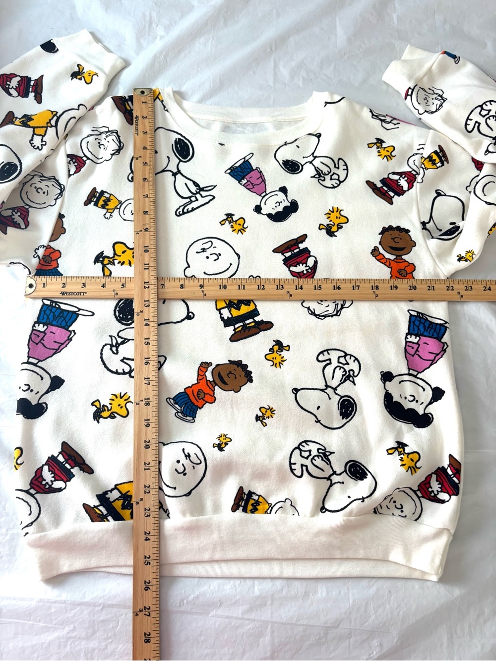NWT Peanuts Snoopy & Friends White Sweatshirt Crewneck SZ L 11-13 Juniors - Picture 10 of 12